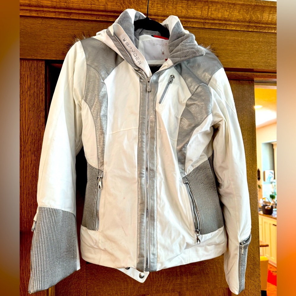 Spyder Falline Real Fur ski Jacket white and silver woman’s size 10